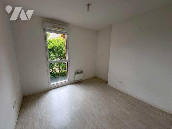 PACE - Dans une copropriété récente (2012), appartement de type T3 de 60m² situé au deuxième ét...