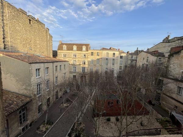 Bordeaux Centre historique - T1/2 - Immeuble Pierre - Dernier étage