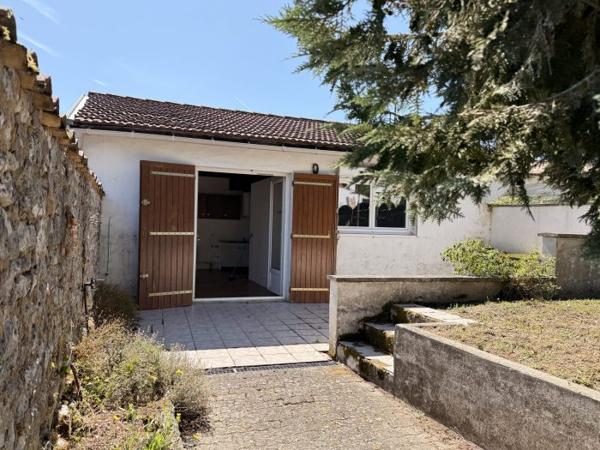 Petite maison de plain-pied avec jardin en coeur de bourg