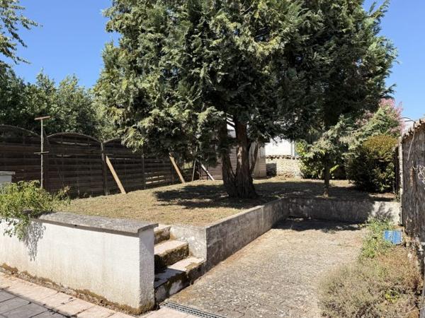 Petite maison de plain-pied avec jardin en coeur de bourg