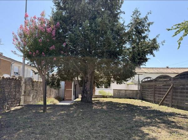 Petite maison de plain-pied avec jardin en coeur de bourg