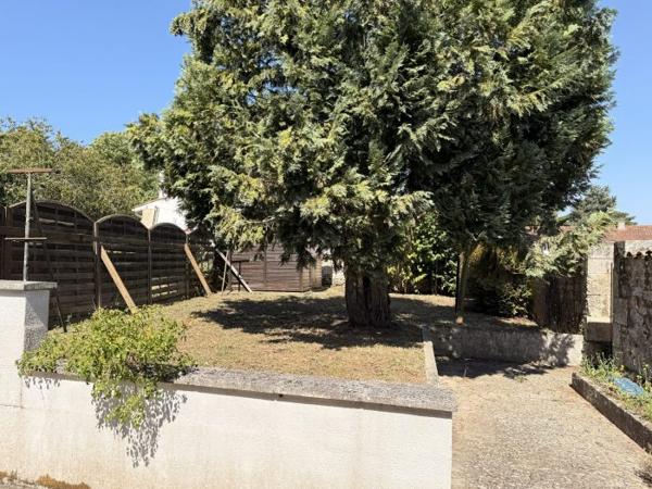 Petite maison de plain-pied avec jardin en coeur de bourg