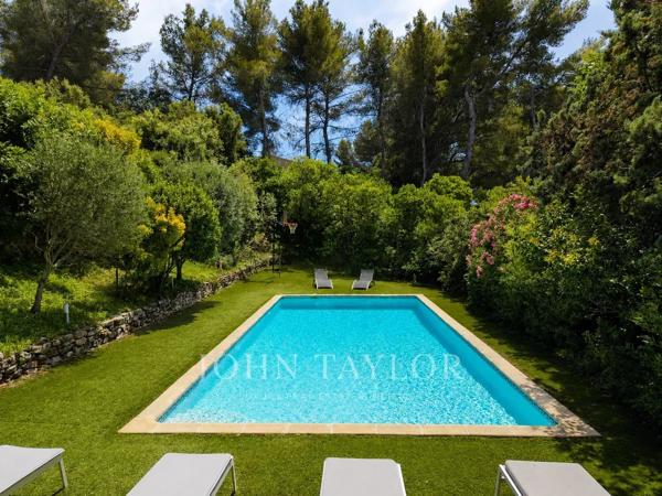 Propriété avec piscine et vue Garlaban aux portes d’Éoures
