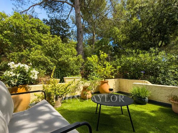 Propriété avec piscine et vue Garlaban aux portes d’Éoures