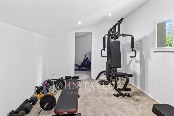 Propriété avec piscine et vue Garlaban aux portes d’Éoures