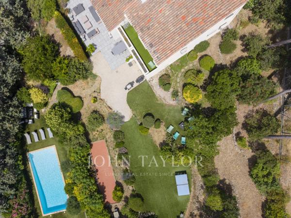 Propriété avec piscine et vue Garlaban aux portes d’Éoures
