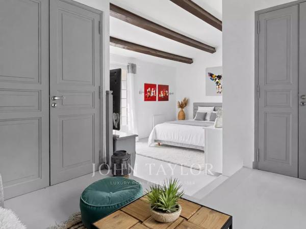 Propriété avec piscine et vue Garlaban aux portes d’Éoures