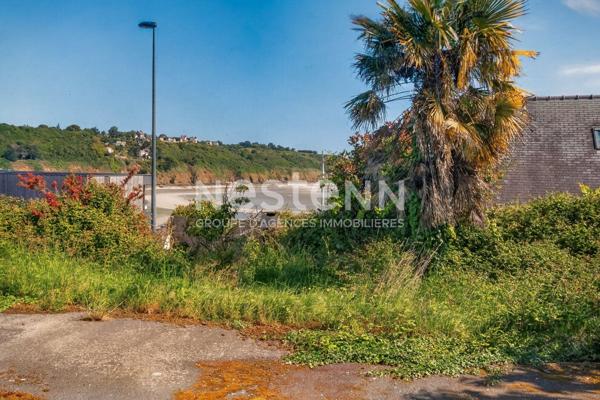 RARE À LA VENTE - Vue mer et fort potentiel à Saint-Laurent-de-la-Mer