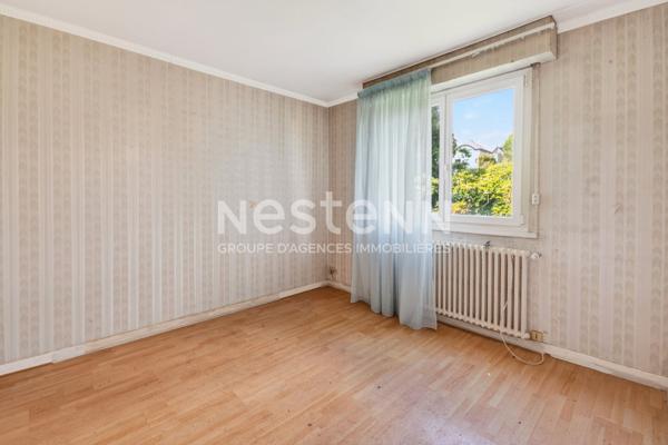 RARE À LA VENTE - Vue mer et fort potentiel à Saint-Laurent-de-la-Mer