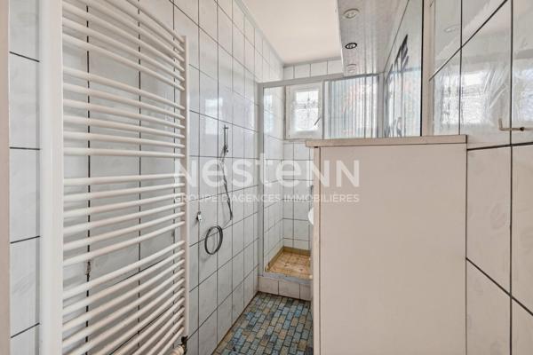 RARE À LA VENTE - Vue mer et fort potentiel à Saint-Laurent-de-la-Mer