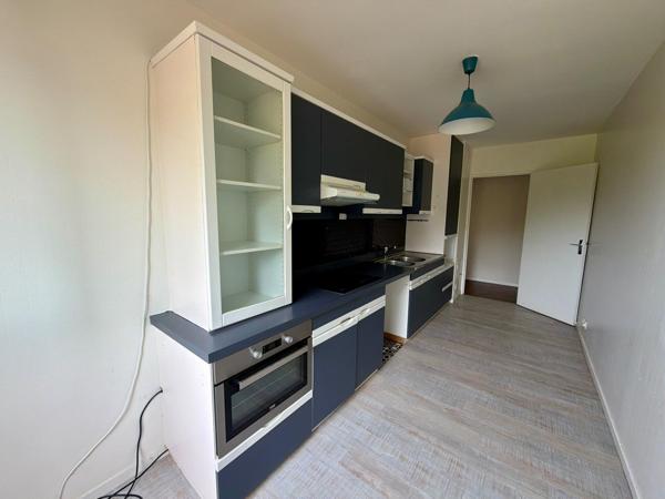 LAVAL - Appartement 3 chambres avec place de parking privative