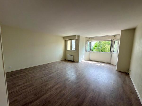 LAVAL - Appartement 3 chambres avec place de parking privative