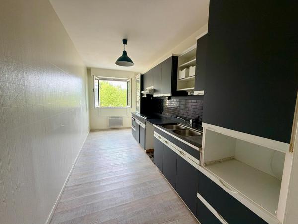 LAVAL - Appartement 3 chambres avec place de parking privative