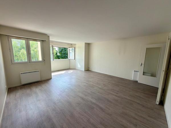 LAVAL - Appartement 3 chambres avec place de parking privative