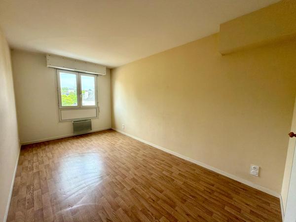 LAVAL - Appartement 3 chambres avec place de parking privative