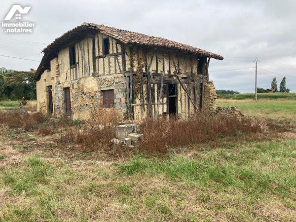 A 10 minutes de MARCIAC, terrain à bâtir avec ferme .