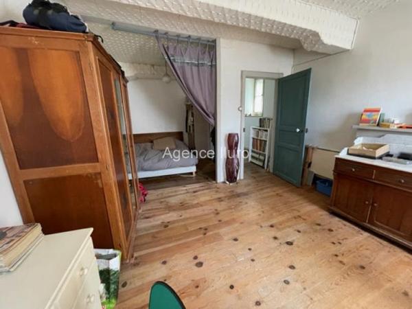 Maison - Oloron-sainte-marie - Réf.:205027 OLORON - AU CALME, MAISON D'HABITATION T4 AVEC GARAGE, DEPENDANCES ET JARDINET - (BAISSE DE PRIX)