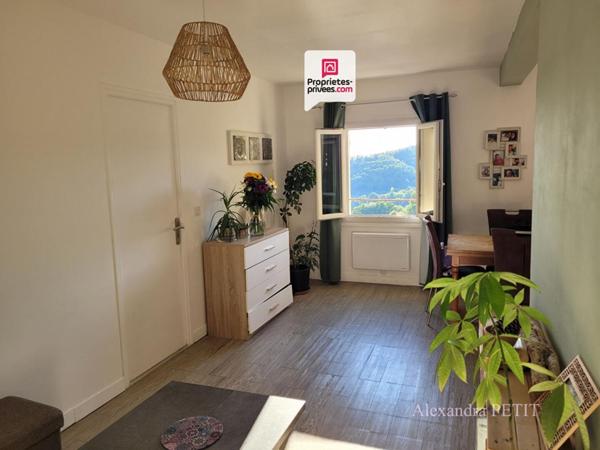 À VENDRE - Charmant appartement rénové avec vue dominante, Callian