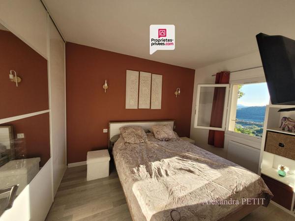 À VENDRE - Charmant appartement rénové avec vue dominante, Callian