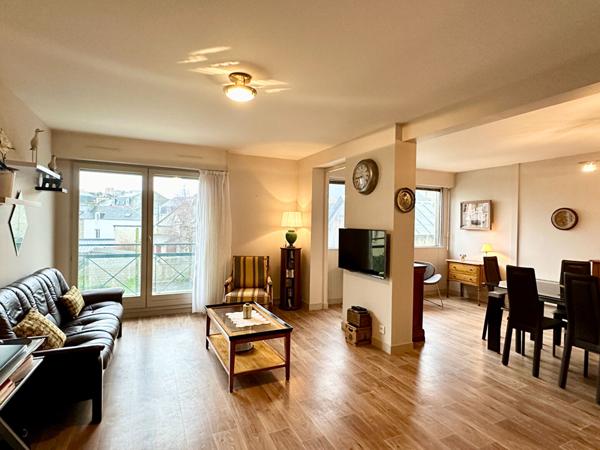 T3/4 St Servan centre-balcon- Ascenseur - Garage - cellier