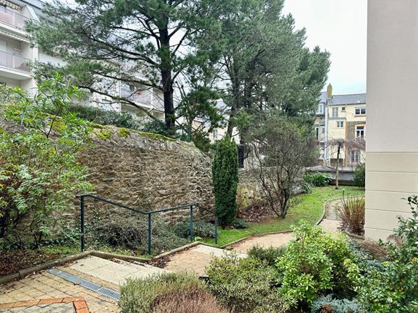 T3/4 St Servan centre-balcon- Ascenseur - Garage - cellier