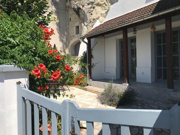 Maison de pays -2 ou 3 chambres - Bourré