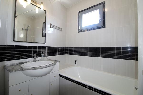 Maison de pays -2 ou 3 chambres - Bourré