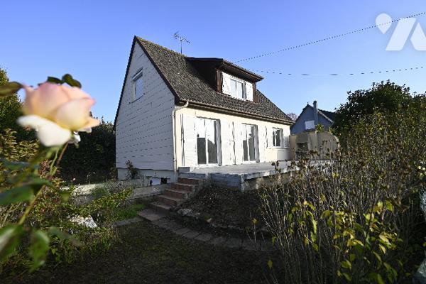 Maison d'habitation de 91m² 3 chambres, bureau 
Sous-sol complet, Terrasse, Jardin
emplacement idéal