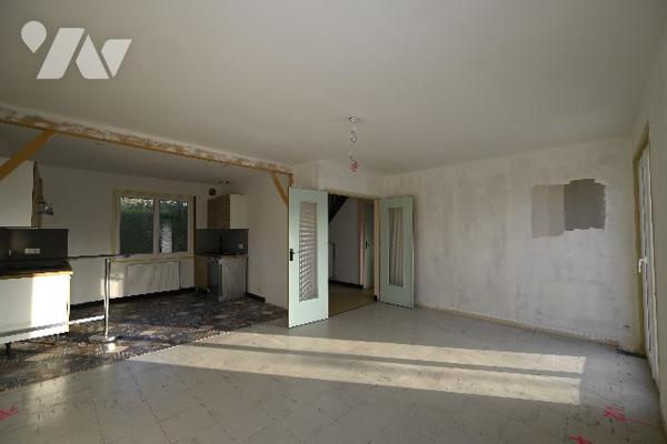 Maison d'habitation de 91m² 3 chambres, bureau 
Sous-sol complet, Terrasse, Jardin
emplacement idéal