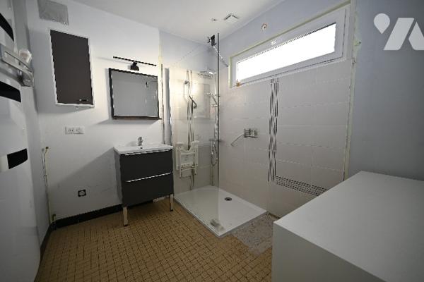 Maison d'habitation de 91m² 3 chambres, bureau 
Sous-sol complet, Terrasse, Jardin
emplacement idéal