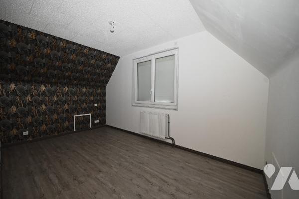 Maison d'habitation de 91m² 3 chambres, bureau 
Sous-sol complet, Terrasse, Jardin
emplacement idéal