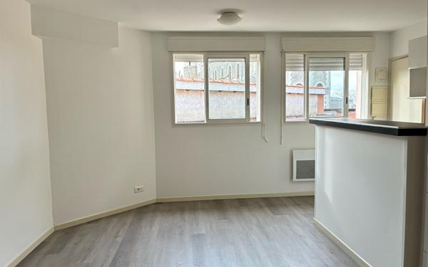 Appartement à louer    1 pièce •  Pomarez