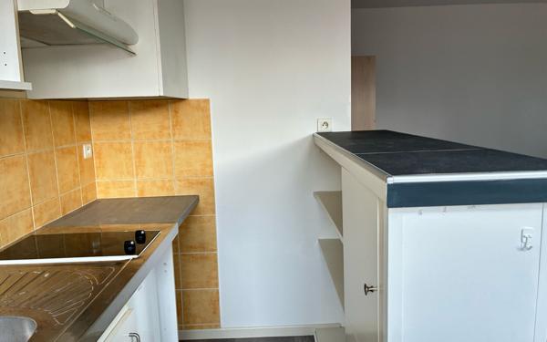 Appartement à louer    1 pièce •  Pomarez