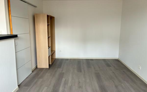 Appartement à louer    1 pièce •  Pomarez
