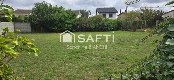 Terrain plat 444 m²  libre constructeur