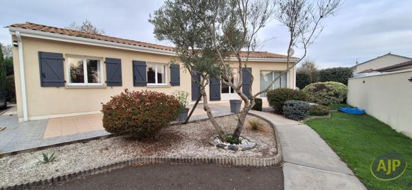 Vente maison Cavignac : 264 000 € - AJP Immobilier Saint Andre de Cubzac