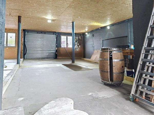 Garage automobile avec son appartement attenant