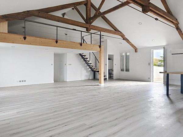 Garage automobile avec son appartement attenant