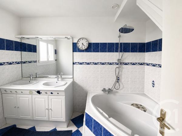 Maison à vendre  4 pièces - 106 m 2   FARGUES ST HILAIRE  - 33