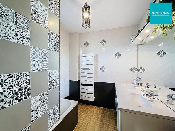 MONTBRISON (42600) : Le centre-ville à vos pieds, l'espace en plus : maison 3 chambres + garage + extérieur!