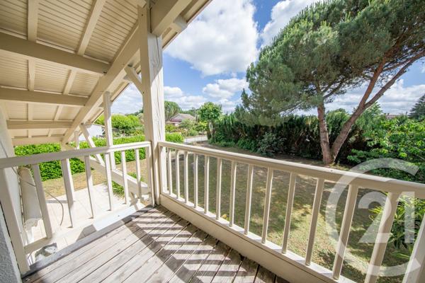 Maison à vendre  7 pièces - 166,95 m 2   ST MEDARD EN JALLES  - 33