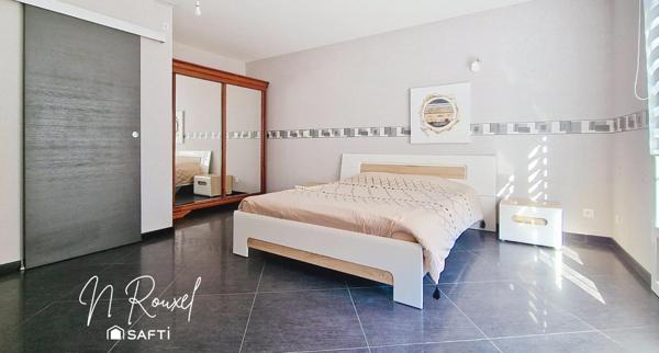 Bâtisse en pierre rénovée, 150 m², 3 chambres, dépendance.