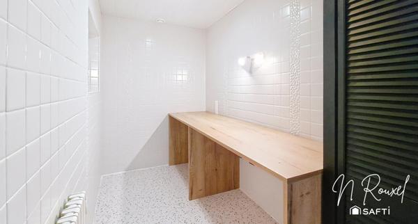 Bâtisse en pierre rénovée, 150 m², 3 chambres, dépendance.