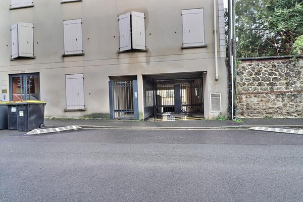 PLACE DE PARKING TAVERNY