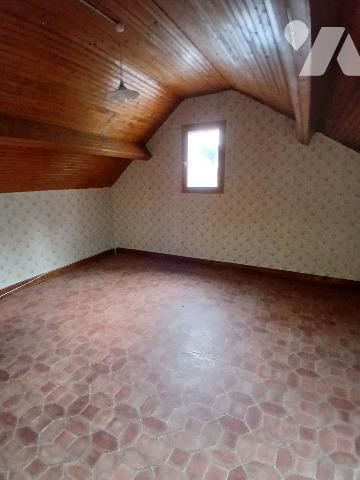 Maison d'habitation à Loches avec dépendances et terrain