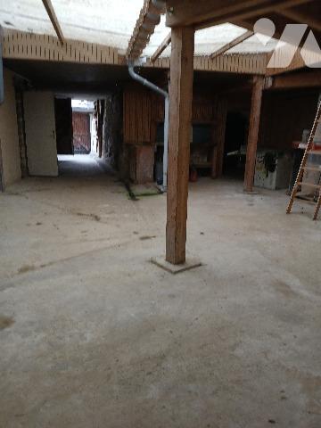 Maison d'habitation à Loches avec dépendances et terrain