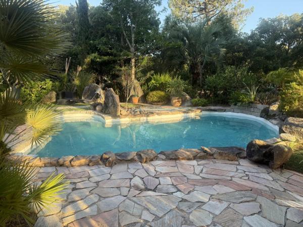 Vente / Maison et grand terrain à Porto-Vecchio (20137)