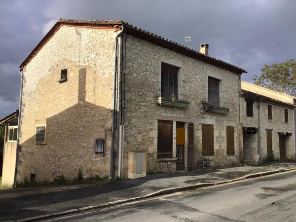 Maison en pierre, possibilité de repartir en 3 habitations.