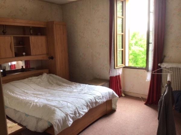 Maison en pierre, possibilité de repartir en 3 habitations.