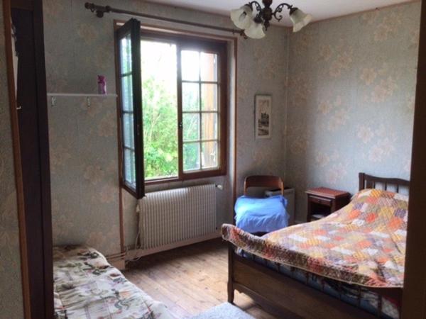 Maison en pierre, possibilité de repartir en 3 habitations.